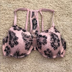 Lightly lined lace detailed bra